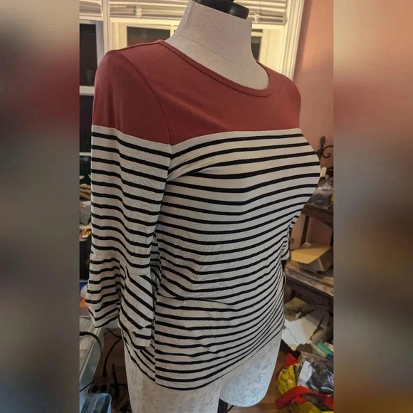 NWT Charming Charlie Flutter Sleeve Top Size L - Picture 2 of 8